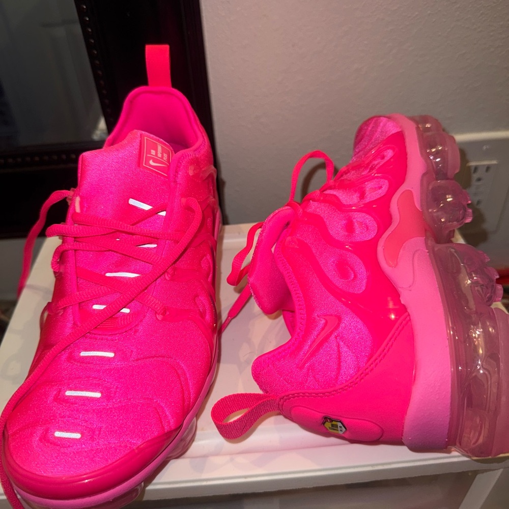 Nike Pink Vapormax Plus Sneakers
